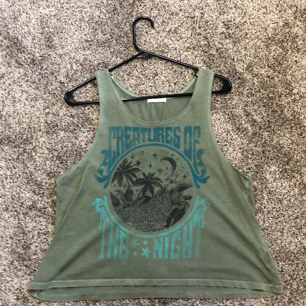 Graphic tee, crop top!